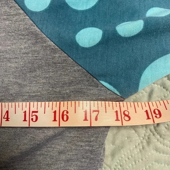 Lularoe Size XS Disney Minnie Mouse Randy 3/4 Raglan Sleeve Shirt - Picture 5 of 6